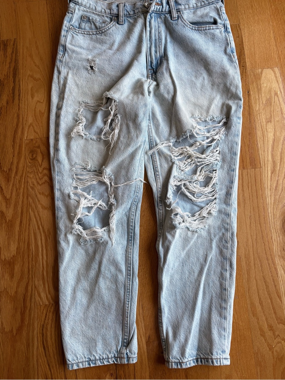 Light Wash Distressed Ripped Jeans